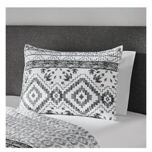 Mainstays Aztec Grey/White Tribal Polyester Pillow Sham, King (1 Count)